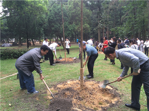 图14  福州植物园启动仪式植树现场.jpg