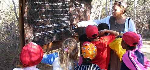 Visite des ecoliers - Madagascar.jpg