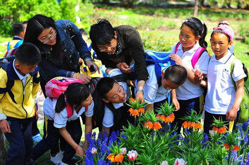 北京教学植物园-观察贝母的花_副本.jpg